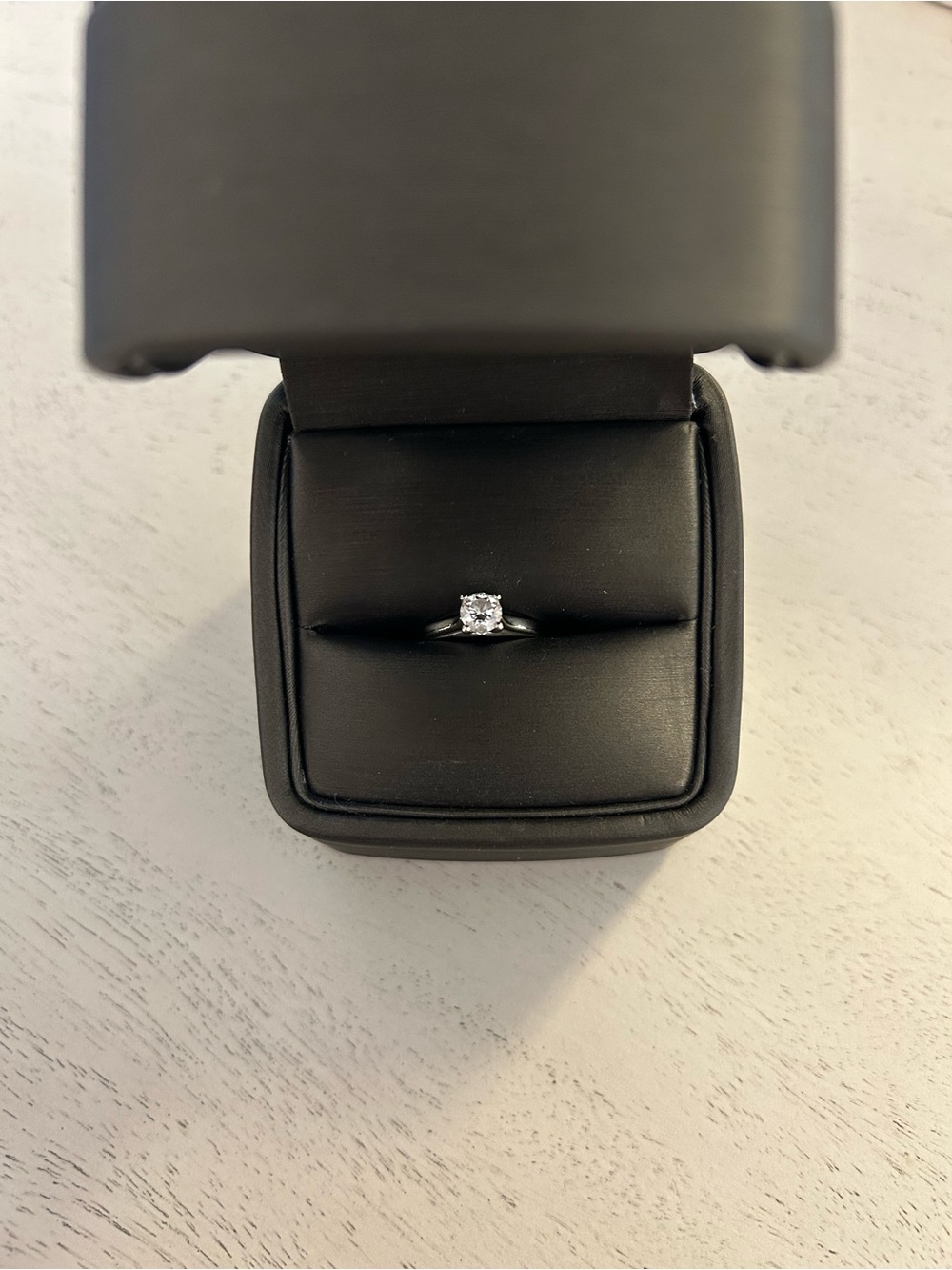 Solitaire diamond ring with wedding band in white gold